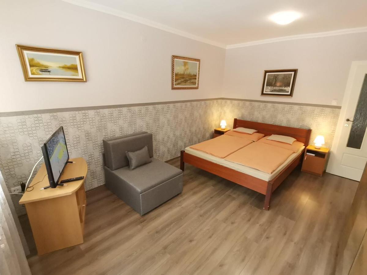 Carpe Diem Apartment ハイデゥソボスロー エクステリア 写真