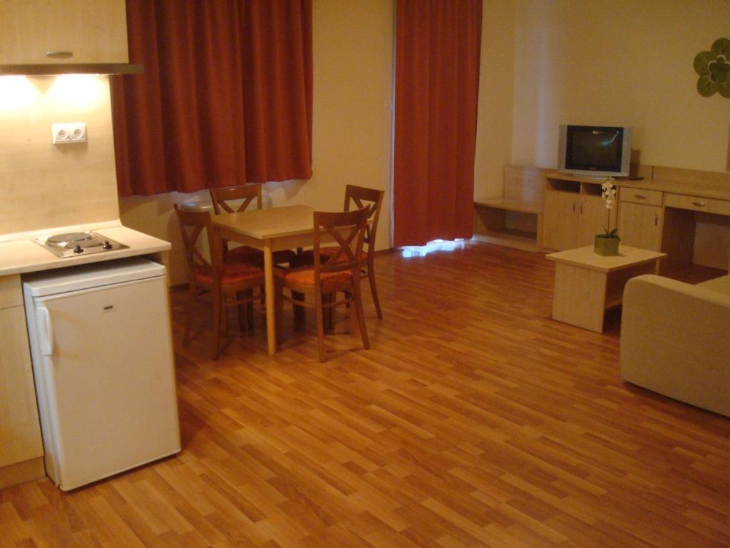 Carpe Diem Apartment ハイデゥソボスロー 部屋 写真